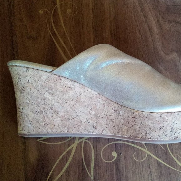 UGGS Dominque Gold Tan Leather Sandals Wedges Platforms Size 9.5 - Picture 7 of 9